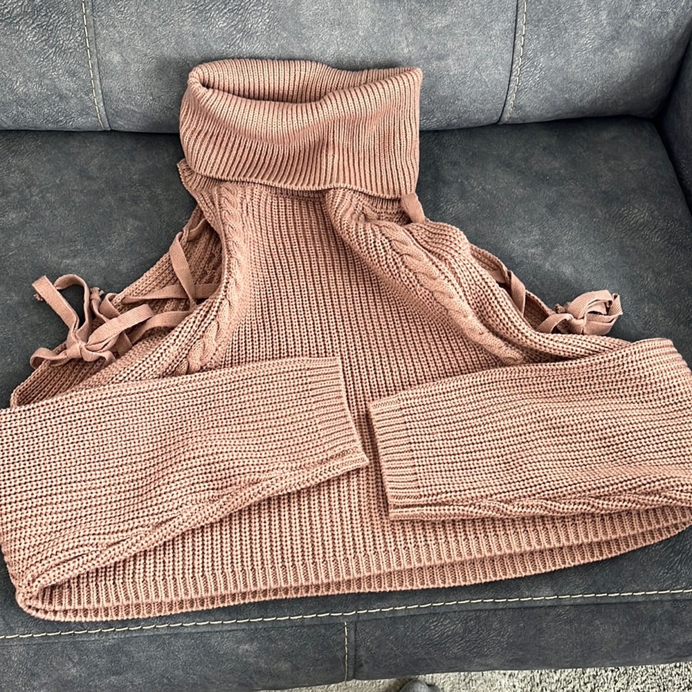 HYFVE  cropped sweater size L
